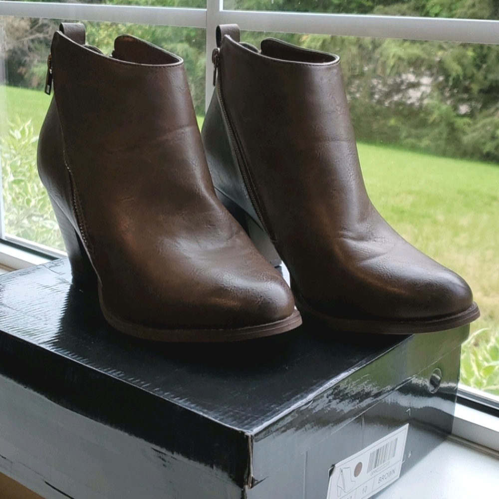 Mata size 10 heeled booties